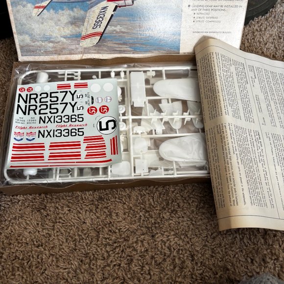 William Bros. model kit Boeing 247 Airliner plane 1/72 sealed parts - Picture 2 of 2